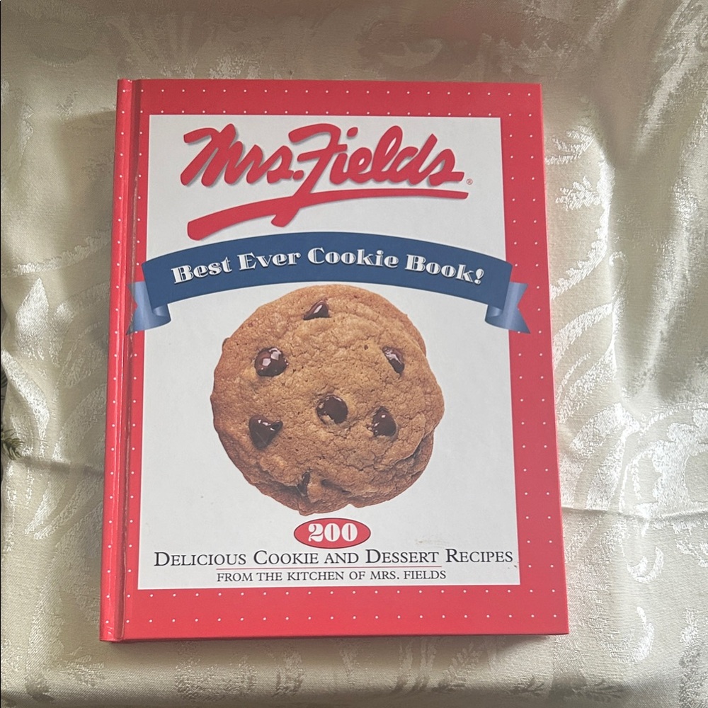 Mrs. Fields Best Ever Cookie Book! 200 Delicious Cookie & Dessert Recipes EUC